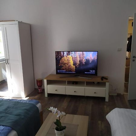 Pisqor Apartment - Self Check-In Братислава Экстерьер фото