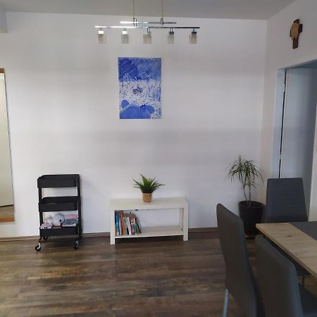 Pisqor Apartment - Self Check-In Братислава Экстерьер фото