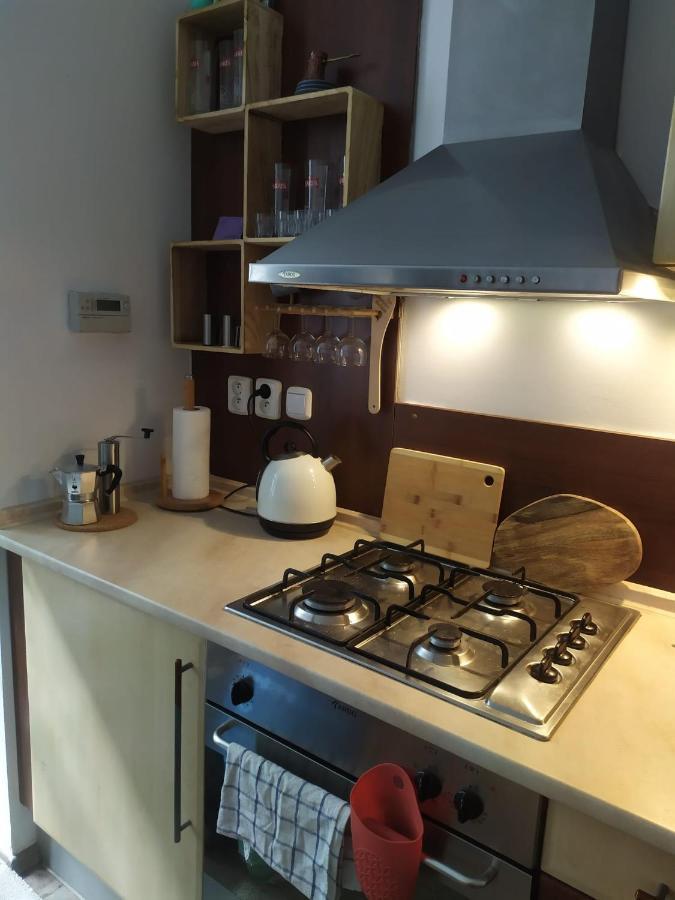 Pisqor Apartment - Self Check-In Братислава Экстерьер фото