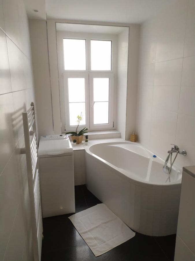 Pisqor Apartment - Self Check-In Братислава Экстерьер фото