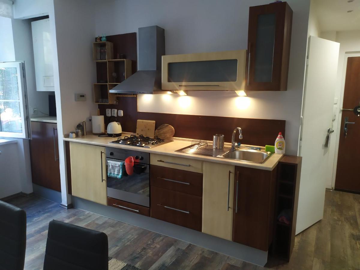 Pisqor Apartment - Self Check-In Братислава Экстерьер фото